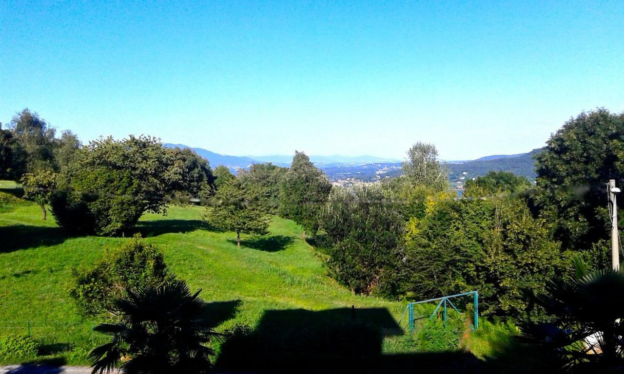 Swanlake Rooms Nebbiuno Bagian luar foto